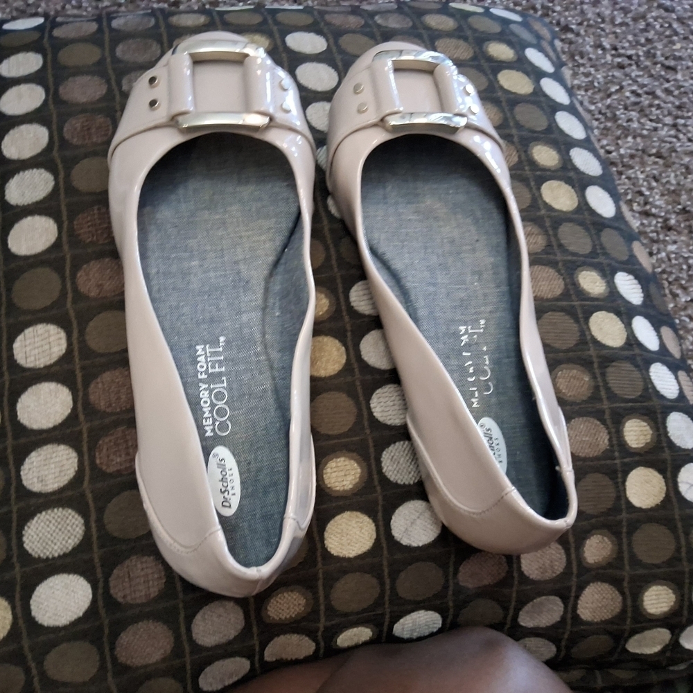 Dr. Scholl's Beige patent Flats with Gold Buckle - Picture 7 of 13
